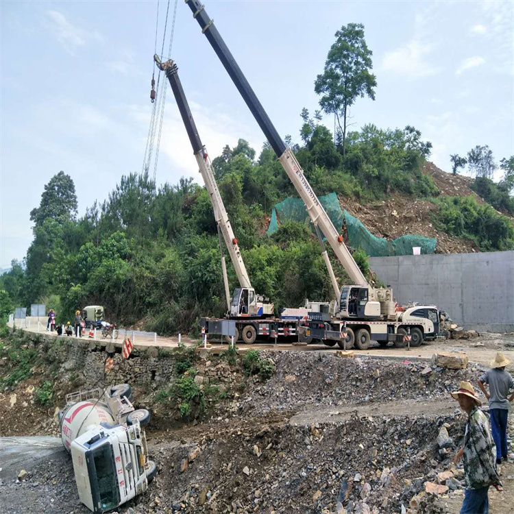 揭西汽车掉沟里叫吊车救援要多少钱